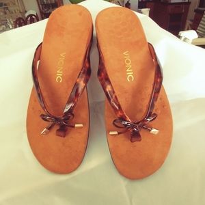 Bella Vionic size 8 sandals